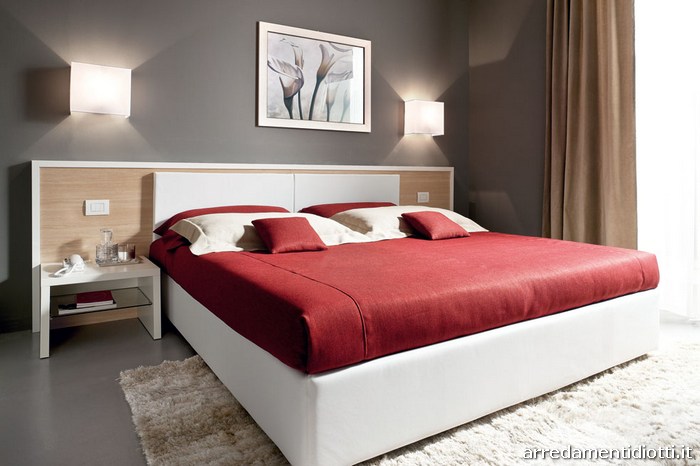 Seipersei-camera-hotel-letto-matrimoniale-boiserie-imbottita-big
